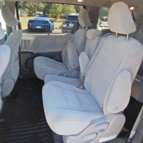 TOYOTA SIENNA - Image 4